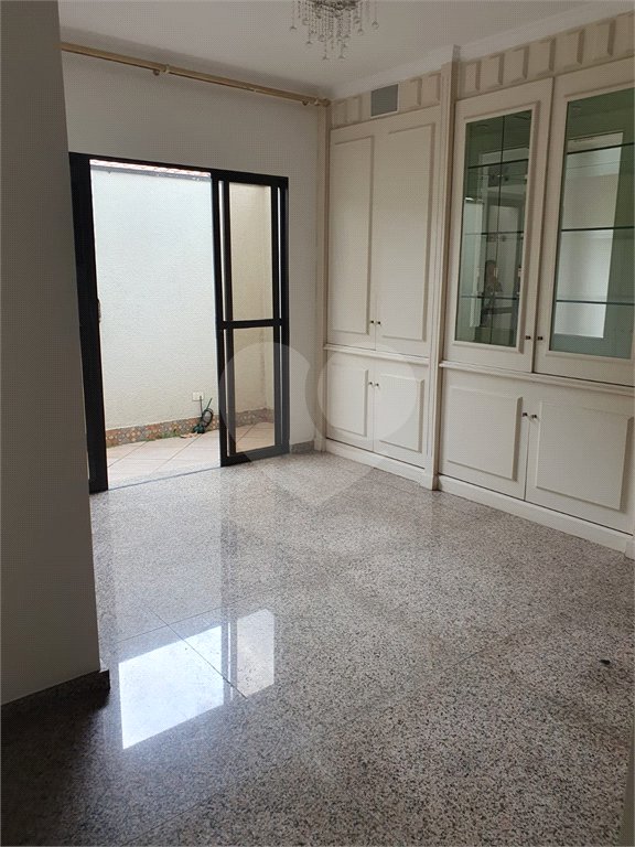 Casa à venda com 2 quartos, sendo 1 suíte, no condomínio Flamboyant, São Paulo - SP