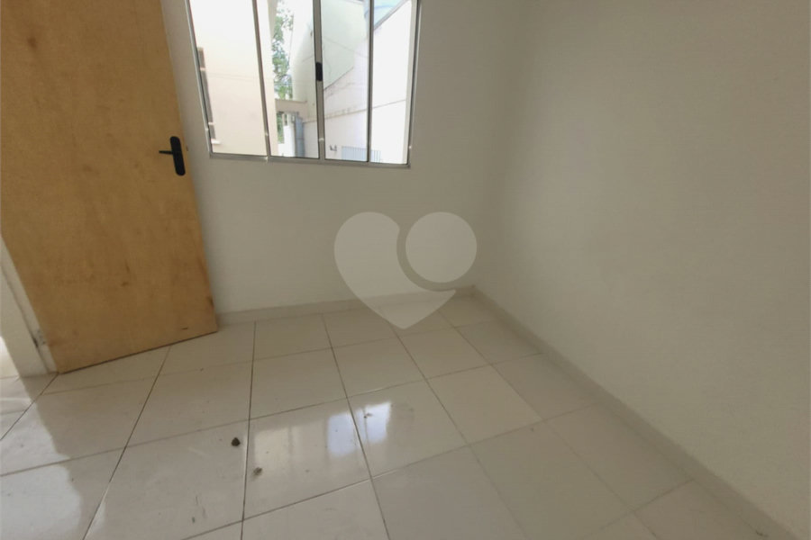 Casa à venda com 3 quartos, sendo 1 suíte, em Parque Maria Domitila, São Paulo, SP