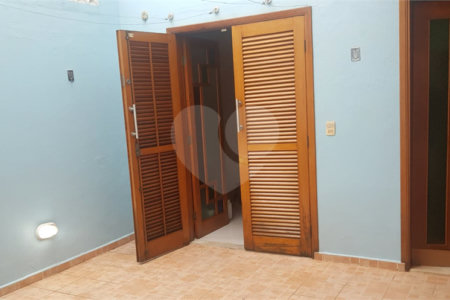 Sobrado à venda com 4 quartos, sendo 2 suítes, em Vila Hamburguesa, São Paulo, SP