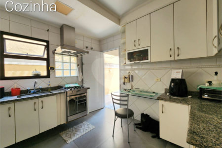 Sobrado à venda com 4 quartos, sendo 2 suítes, em Mirandópolis, São Paulo, SP
