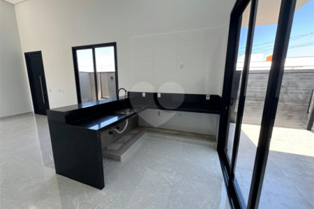 Casa à venda com 3 quartos, sendo 1 suíte, no condomínio Terras de São Francisco, Sorocaba - SP
