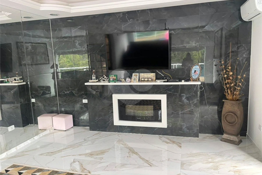 Casa à venda com 3 quartos, sendo 2 suítes, no condomínio : Conjunto Residencial Itaguaçu, São Paulo - SP
