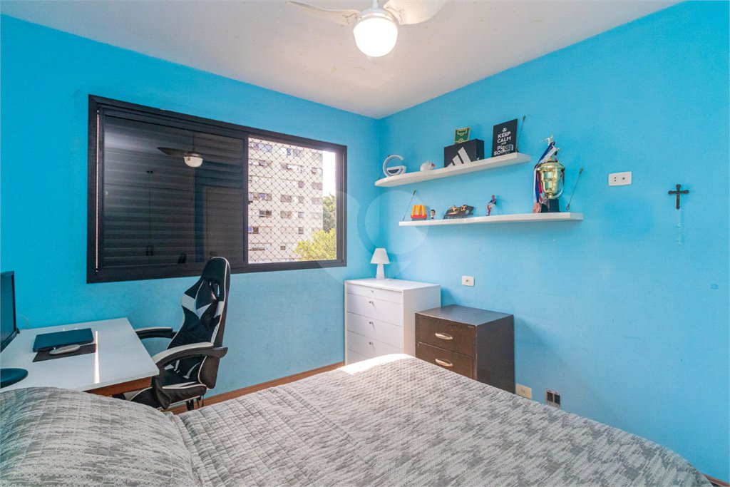 Apartamento à venda com 3 quartos, sendo 1 suíte, em Moema, São Paulo, SP