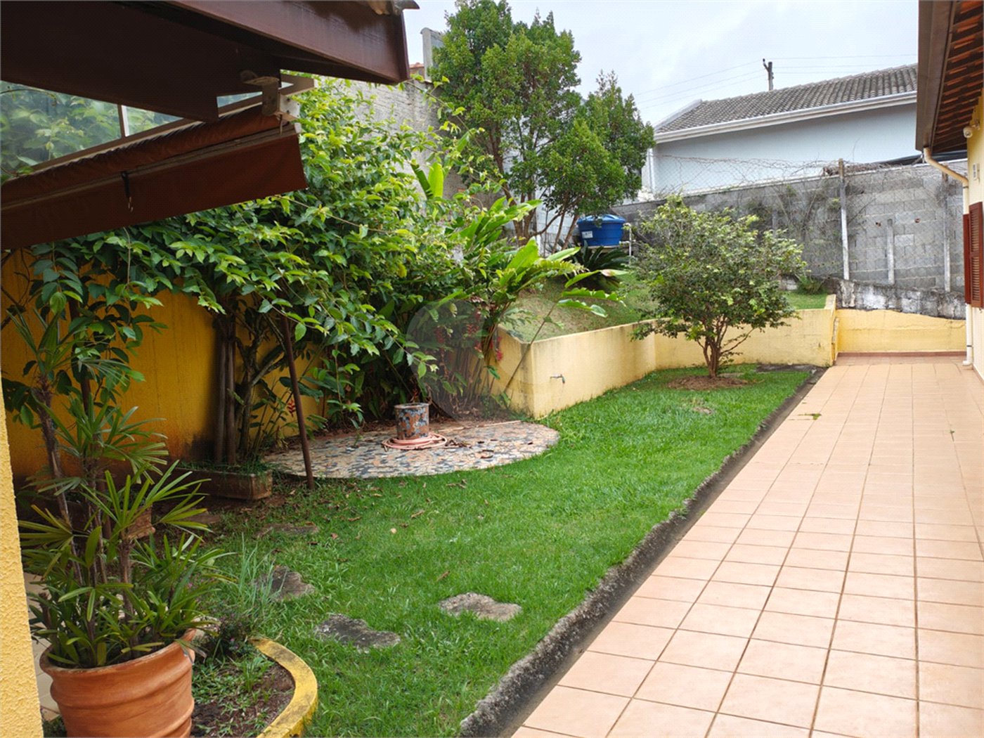 Casa à venda com 4 quartos, sendo 2 suítes,  em Country Residencial Felix, Bom Jesus dos Perdões, SP