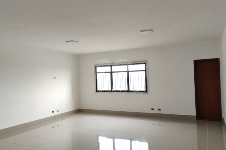 Aluga-se sala comercial na Vila Santa Catarina
