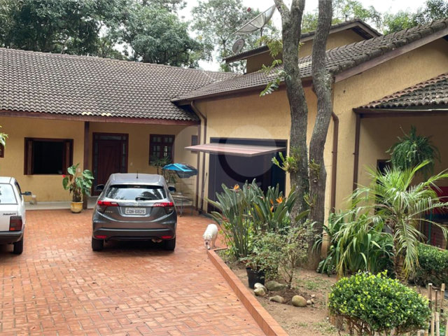 Casa à venda ou para alugar com 3 suítes no condomínio Alpes da Cantareira, Mairiporã - SP
