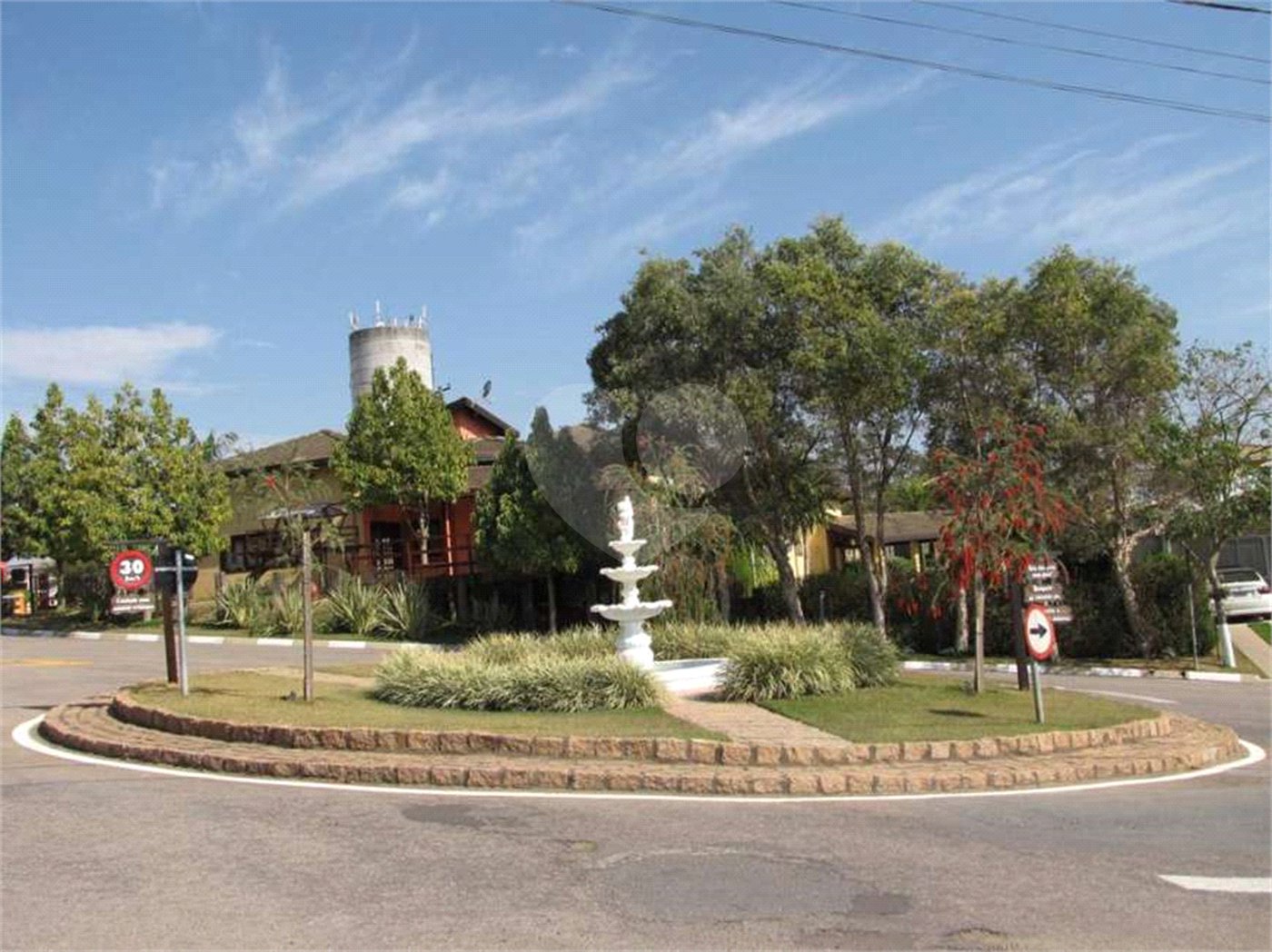 Casa à venda com 3 quartos, sendo 1 suíte, no condomínio Residencial Grape Village, Vinhedo - SP