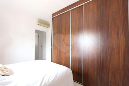 Apartamento à venda com 4 quartos, sendo 2 suítes,  em Vila Uberabinha, São Paulo, SP