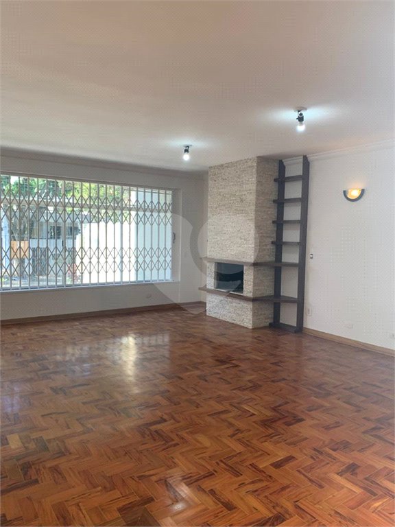 Casa à venda com 4 quartos, sendo 2 suítes, em Brooklin, São Paulo, SP