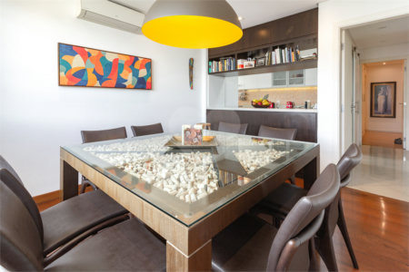 Apartamento à venda com 4 quartos, sendo 2 suítes,  em Jardim Parque Morumbi, São Paulo, SP