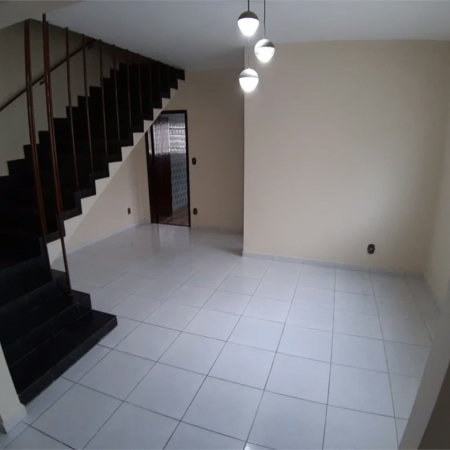 Sobrado à venda com 4 quartos, sendo 1 suíte, em Vila Gomes, São Paulo, SP
