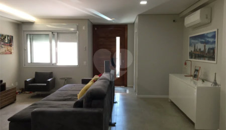 Sobrado à venda com 3 quartos, sendo 1 suíte,  em Alto da Boa Vista, São Paulo, SP