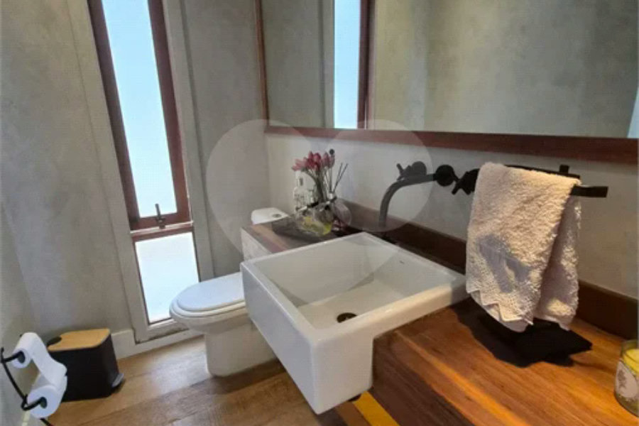 Casa em Condomínio de Alto Padrão no Suíça da Cantareira.