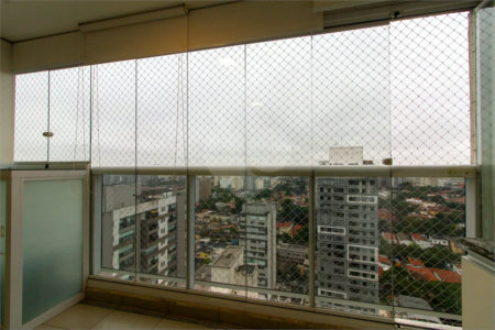 Apartamento com 02 dormitórios, sendo 1 suíte com 02 vagas de garagem