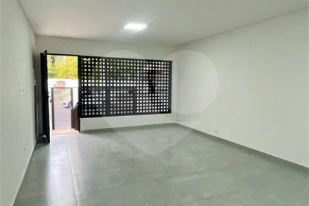 Sobrado com 3 andares, 350 m², 6 quartos, 2 suítes e 5 vagas para locação no Jardim Anália Franco!