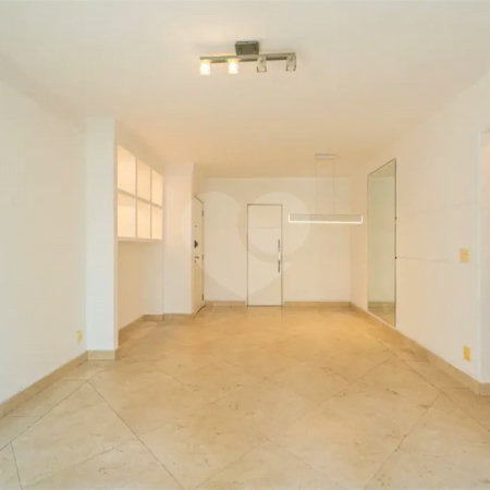 Apartamento à venda em Moema