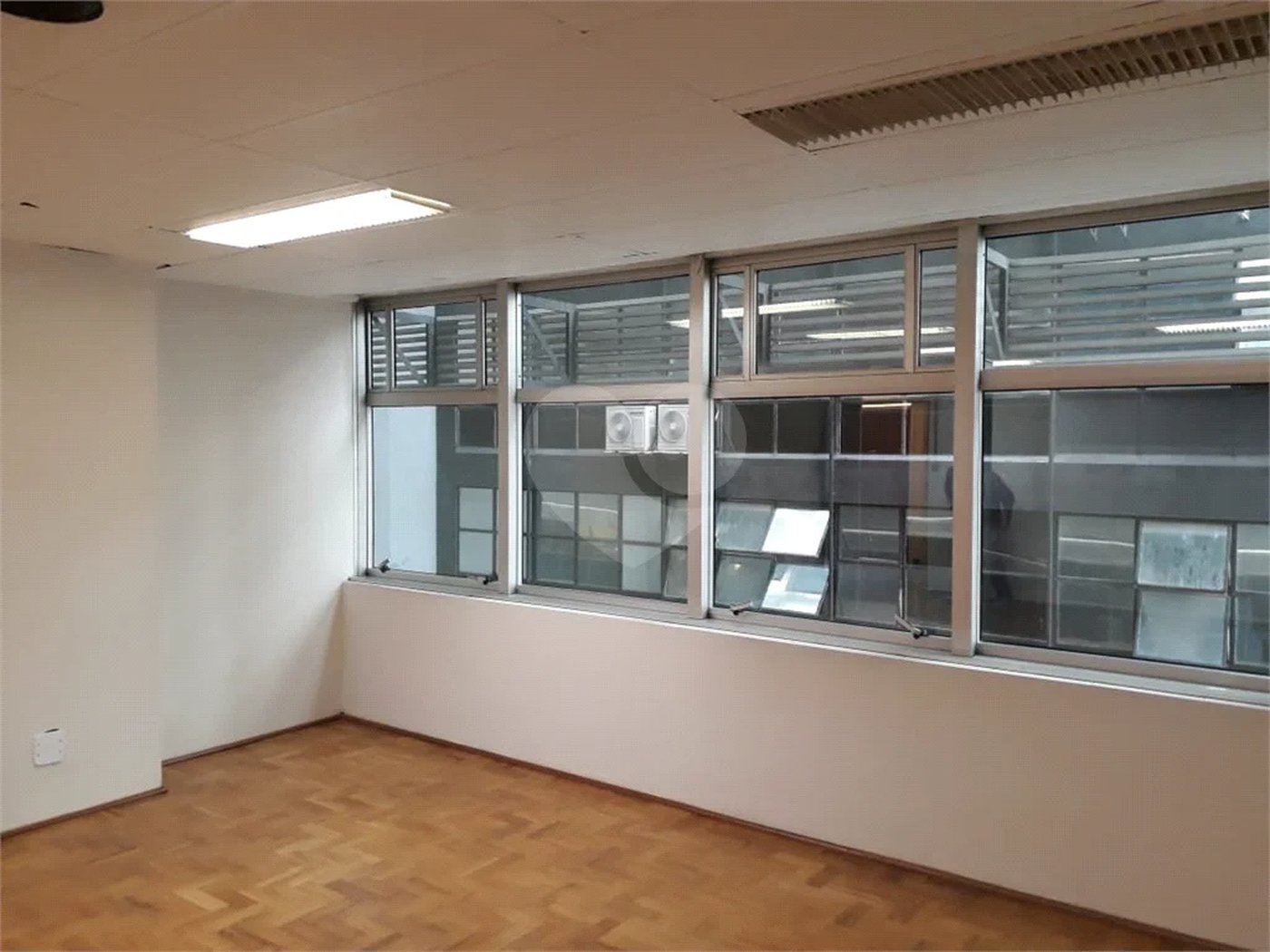 Conjunto Comercial na Av. Paulista, Anexo ao Metrô Brigadeiros