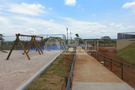Terreno plano no Condomínio Villeneuve, com 250,00 m² de área total.
