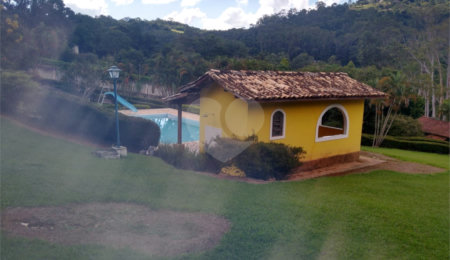 Chácara à venda com 5 suítes no Centro, Tuiuti, SP
