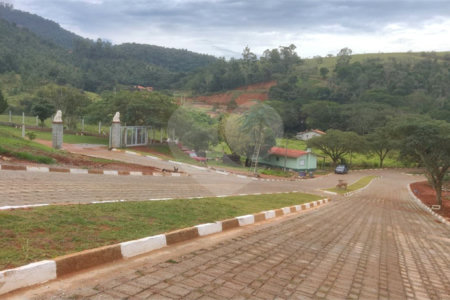 Terrenos de 300 metros em condomínio fechado e prontos para construir na região de Atibaia