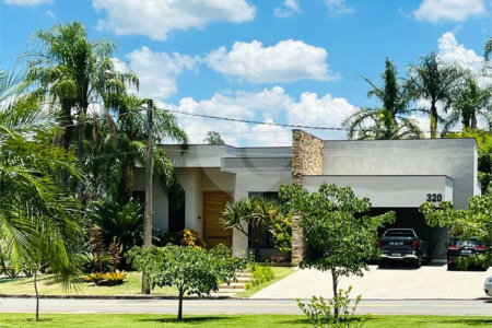 Casa dos Sonhos em Condomínio São Francisco, 3 Suítes, Piscina com Spa e Energia Fotovoltaica