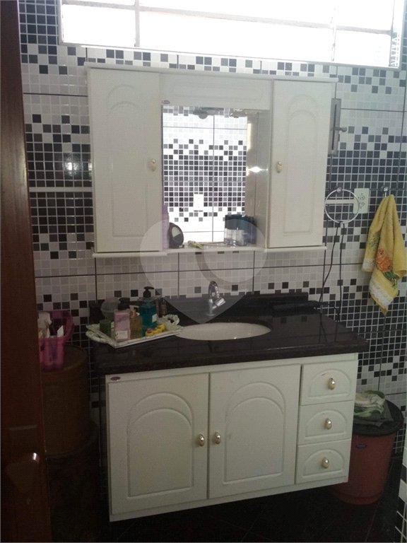 Casa térrea para venda ou locação no Jardim São Carlos V