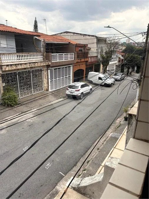 São Paulo - Capital - Bairro Santa Cruz - R4 495.000,00 - Aceita permuta por imóvel na cidade de Indaiatuba- Sp - Sobrado em rua residencial sem saída e com praça particular. O imóvel possui 2 quartos — 1 suíte com dois ambientes e acesso a hall externo. Sala ampla, cozinha com dois ambientes