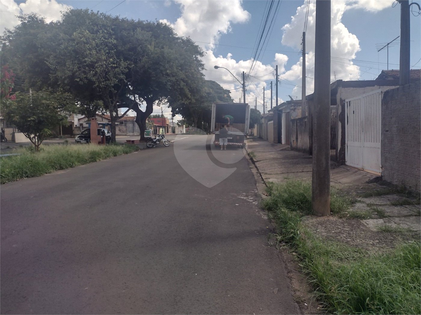 Vende-se terreno com 2 casas no Vila Boa Vista I