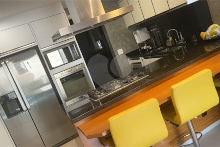Apartamento na Mooca com 204 m² com vista maravilhosa, sendo 3 suítes e 4vagas.