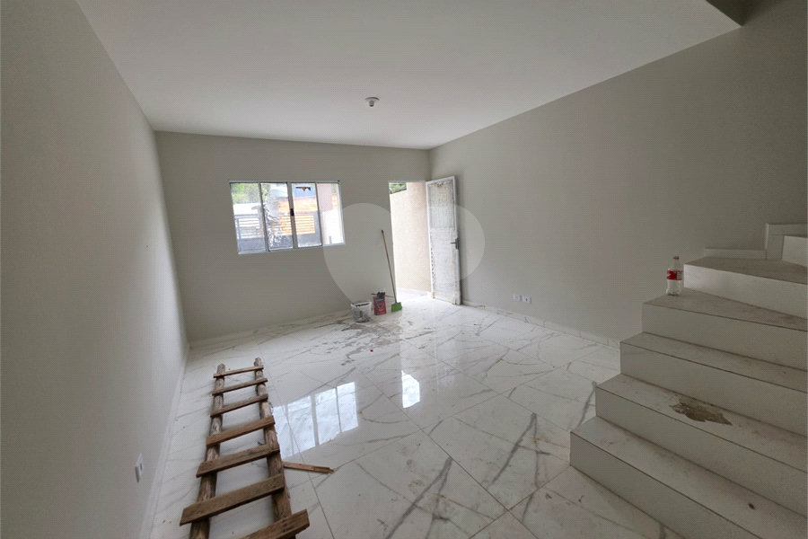 Sobrado à venda com 2 quartos, sendo 1 suíte, em Vila Clarice, São Paulo, SP