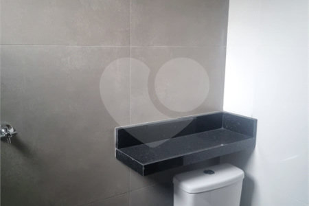 Sobrado à venda com 3 quartos, sendo 1 suíte, em Vila São Paulo, São Paulo, SP
