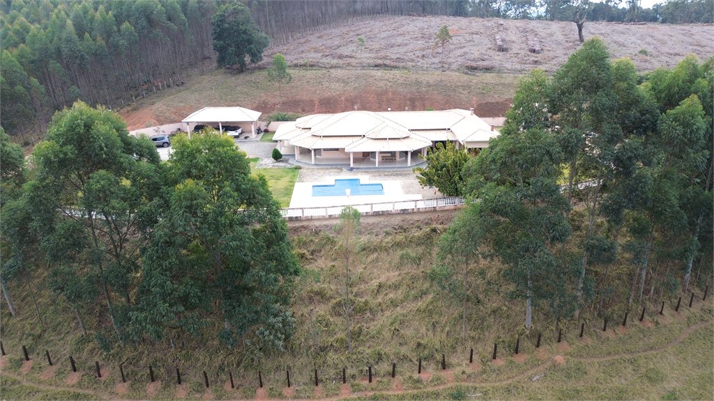 Casa à venda com 4 suítes no Centro, Extrema, MG