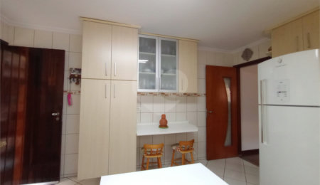 Sobrado à venda com 4 quartos, sendo 1 suíte,  em Jardim Prudência, São Paulo, SP