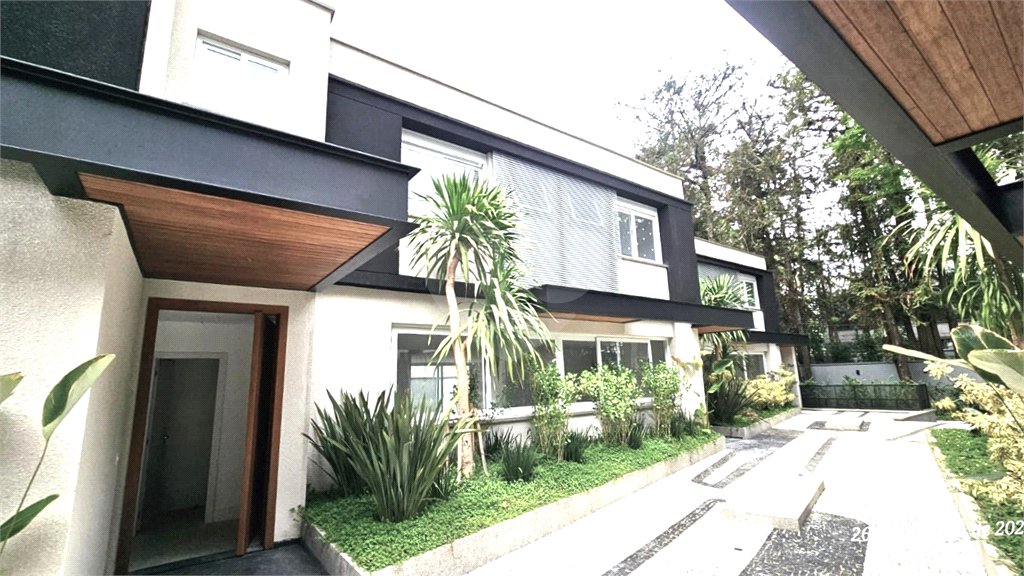 Casa à venda com 4 suítes no condomínio Vila Arese, São Paulo - SP
