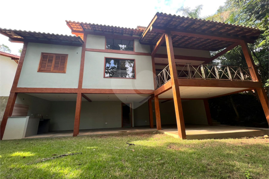 Sobrado à venda com 3 quartos, sendo 1 suíte,  em Serra da Cantareira, Mairiporã, SP