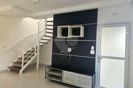 Casa à venda com 2 quartos, sendo 1 suíte, no condomínio Vitória Park, Suzano - SP