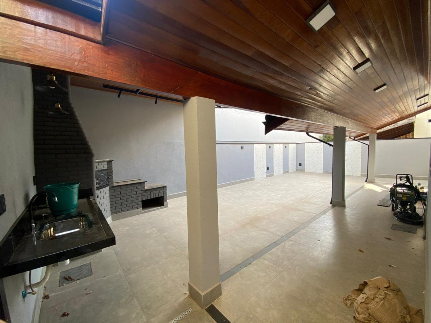 Casa à venda com 3 quartos, sendo 1 suíte, no condomínio Jardim Flamboyant, Hortolândia - SP