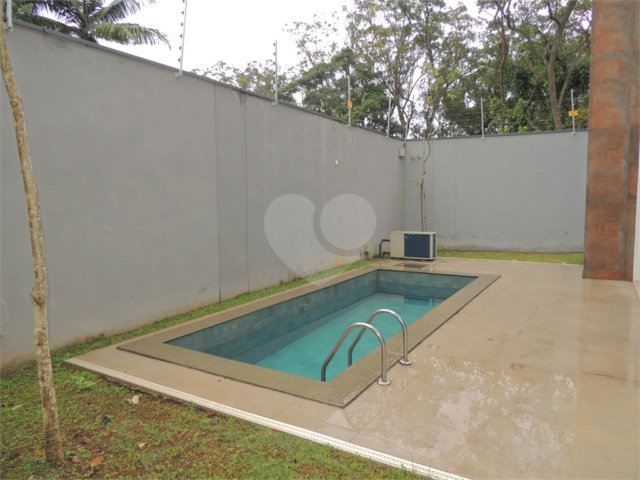 Casa à venda com 3 suítes no condomínio Jardim Flora, São Paulo - SP