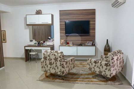 Sobrado à venda com 5 quartos, sendo 3 suítes,  em Santa Teresinha, São Paulo, SP