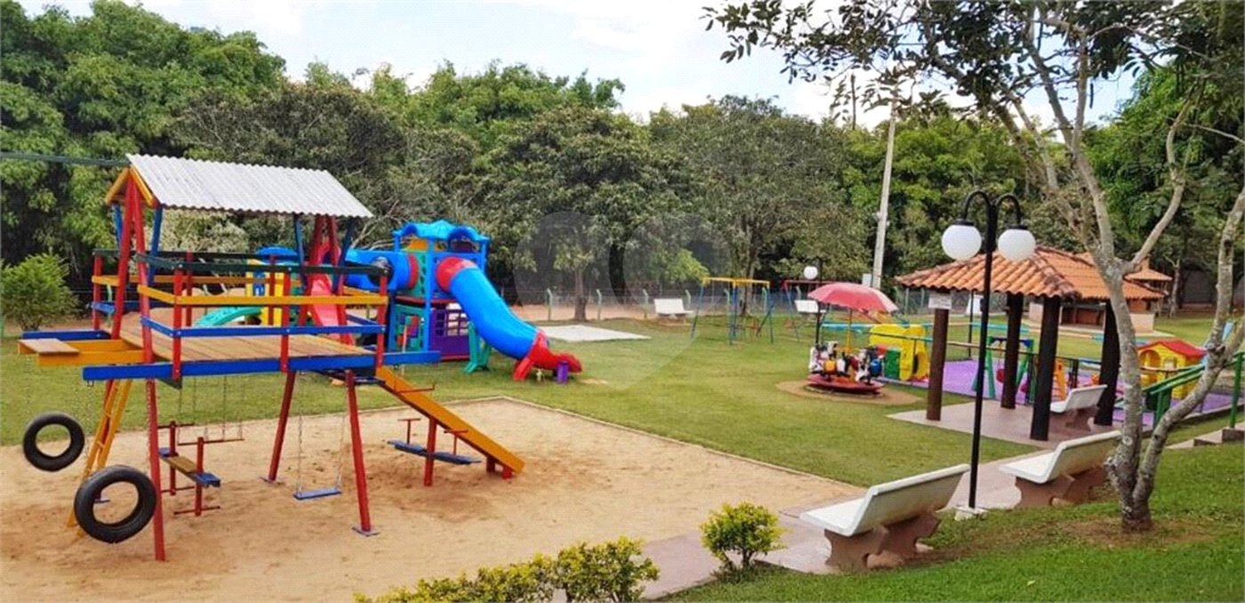 Casa à venda com 3 quartos, sendo 1 suíte, no condomínio Vinhas da Vista Alegre - Lado Café, Vinhedo - SP