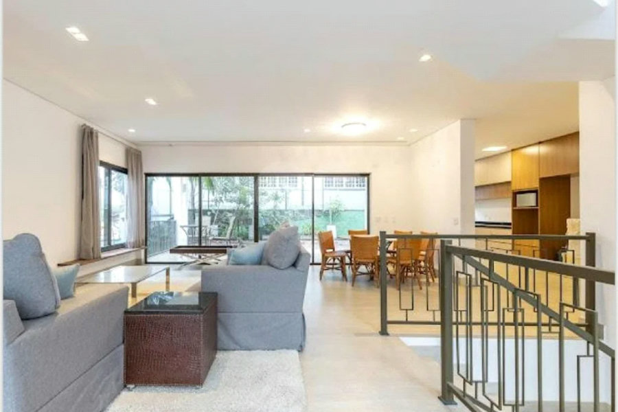 Casa à venda com 3 quartos, sendo 2 suítes, no condomínio Residencial Erika, São Paulo - SP