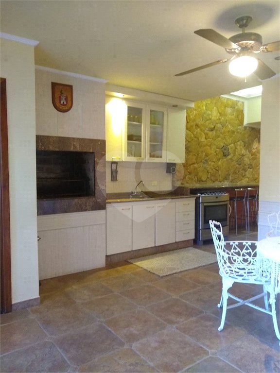Casa à venda com 4 quartos, sendo 2 suítes, no condomínio Osato, Atibaia - SP