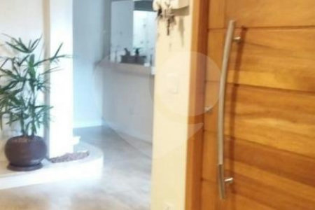 Sobrado à venda com 4 quartos, sendo 3 suítes, em Cambuci, São Paulo, SP
