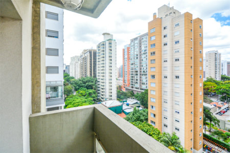 Apartamento à venda com 3 quartos, sendo 1 suíte,  em Moema, São Paulo, SP