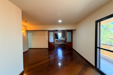 Apartamento à venda com 3 quartos, sendo 1 suíte, em Alto da Boa Vista, São Paulo, SP