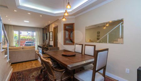 Casa à venda com 4 quartos, sendo 2 suítes,  em Jardim Prudência, São Paulo, SP