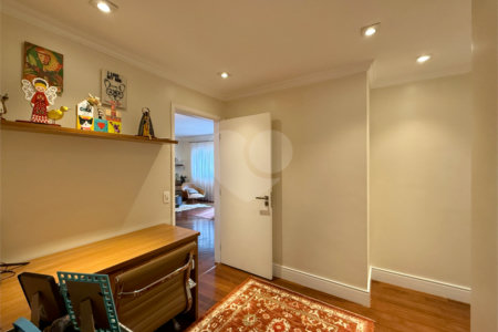 Apartamento à venda com 3 suítes em Campo Belo, São Paulo, SP