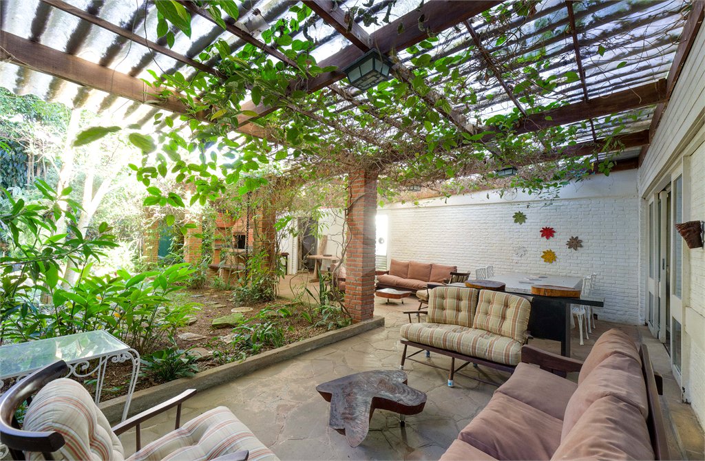 Casa Térrea à venda com 5 quartos, sendo 2 suítes, em Alto da Boa Vista, São Paulo, SP