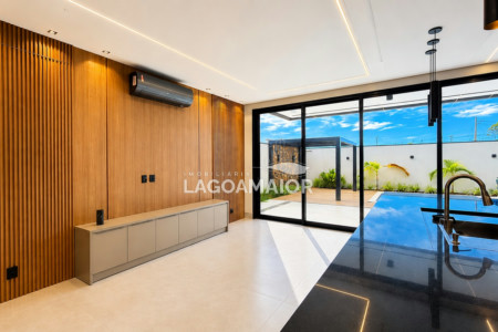 Casa à venda com 3 quartos, sendo 3 suítes, no condomínio Villa Dumont, Três Lagoas - MS