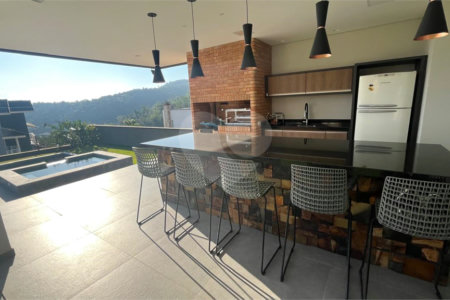 Casa à venda com 4 suítes no condomínio Porto Atibaia, Atibaia - SP